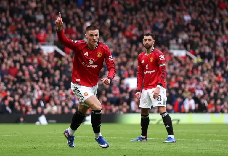 Manchester United Defeat Aston Villa 3–1 as Other Premier League Matches End in Draws