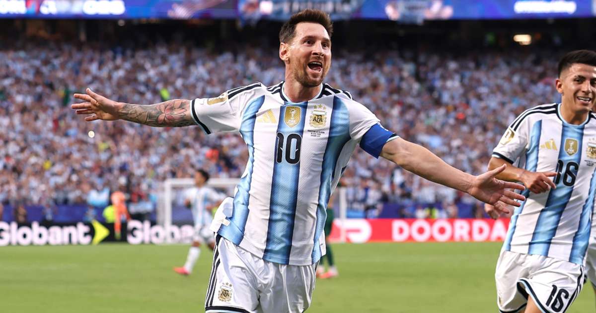 Lionel Messi Makes World Cup History as Argentina Defeat Algeria 3-0