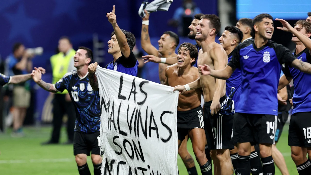 Argentina Players Display 'Malvinas Son Argentinas' Banner After World Cup Semi-Final Victory Over England